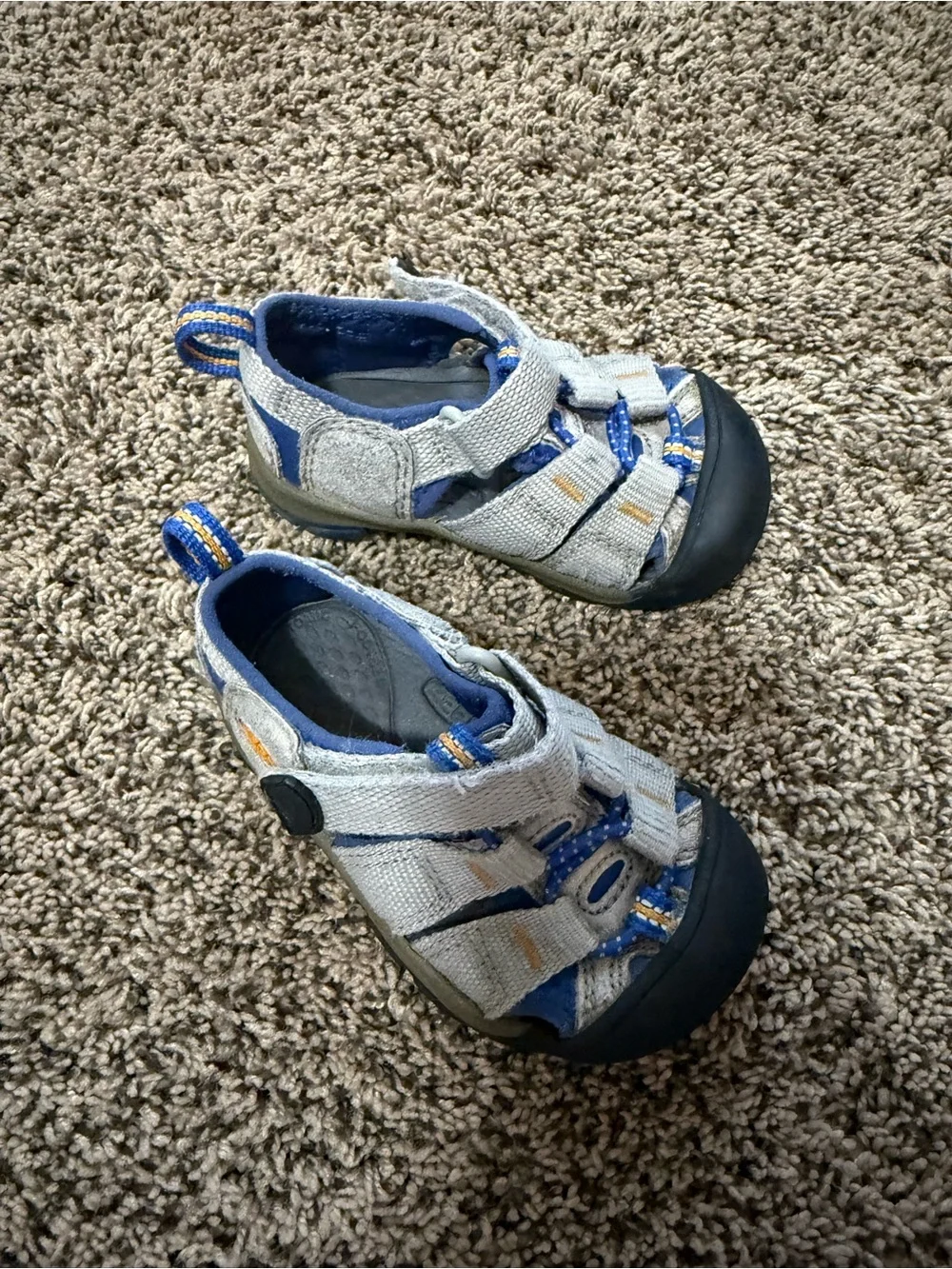 Kids keen size 4 Gray and Blue Outdoor Sandals